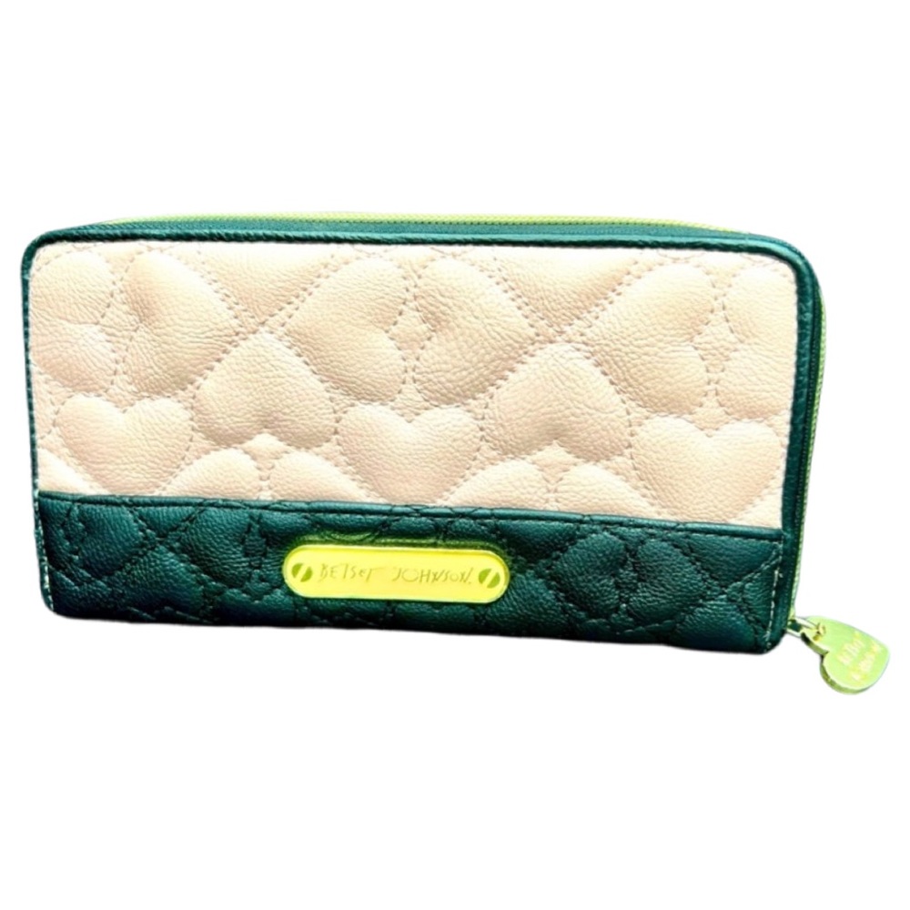 Betsy Johnson Zip Around Wallet w/ gold heart tassel| NWOT| Blk/Pink